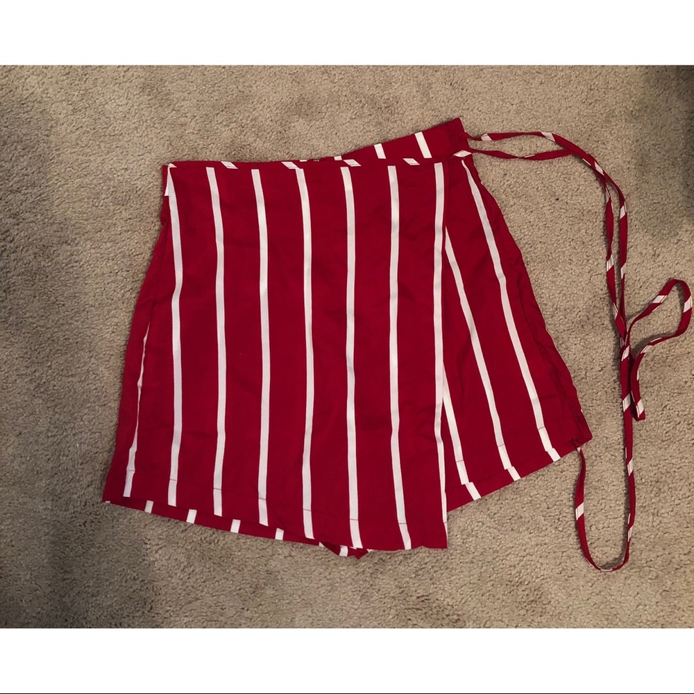 ROMWE red white striped skort.